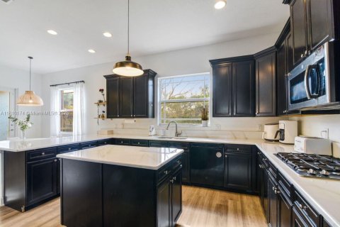 House in Parkland, Florida 4 bedrooms, 277.03 sq.m. № 1865695 - photo 10