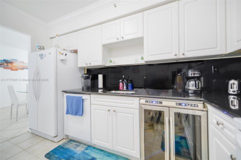 Купить кондоминиум в Холливуд, Флорида 1 спальня, 77.57м2, № 1863083 - фото 12