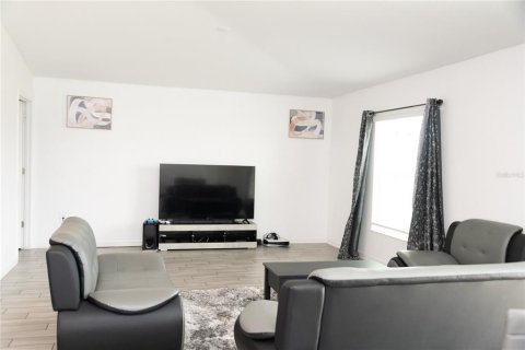 Casa en alquiler en Haines City, Florida, 3 dormitorios, 144.93 m2 № 1917114 - foto 7