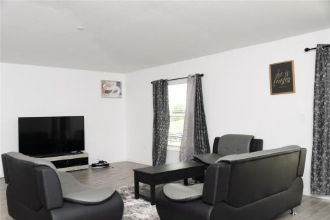 Casa en alquiler en Haines City, Florida, 3 dormitorios, 144.93 m2 № 1917114 - foto 6