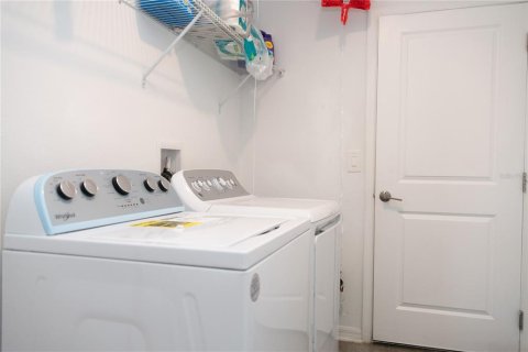 Casa en alquiler en Haines City, Florida, 3 dormitorios, 144.93 m2 № 1917114 - foto 28