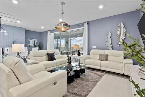House in Davenport, Florida 10 bedrooms, 408.68 sq.m. № 1523778 - photo 6