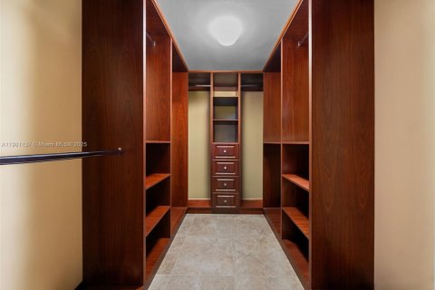 Купить кондоминиум в Халландейл-Бич, Флорида 1 спальня, 83.24м2, № 2053678 - фото 13