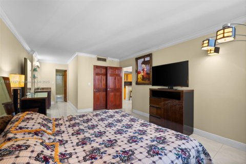 Купить кондоминиум в Халландейл-Бич, Флорида 1 спальня, 83.24м2, № 2053678 - фото 10