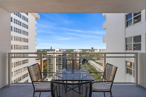 Купить кондоминиум в Халландейл-Бич, Флорида 1 спальня, 83.24м2, № 2053678 - фото 16