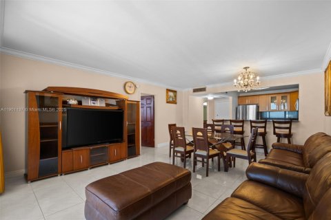 Купить кондоминиум в Халландейл-Бич, Флорида 1 спальня, 83.24м2, № 2053678 - фото 8