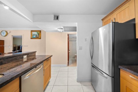 Купить кондоминиум в Халландейл-Бич, Флорида 1 спальня, 83.24м2, № 2053678 - фото 3