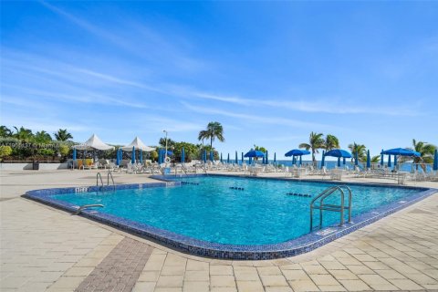 Купить кондоминиум в Халландейл-Бич, Флорида 1 спальня, 83.24м2, № 2053678 - фото 19