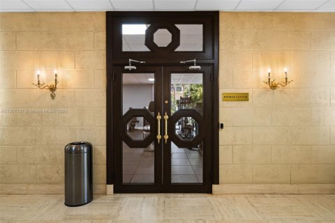 Купить кондоминиум в Халландейл-Бич, Флорида 1 спальня, 83.24м2, № 2053678 - фото 22