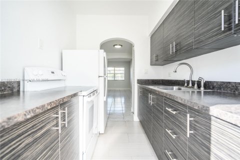 Apartment in Miami Beach, Florida 1 bedroom, 60.39 sq.m. № 1949741 - photo 8