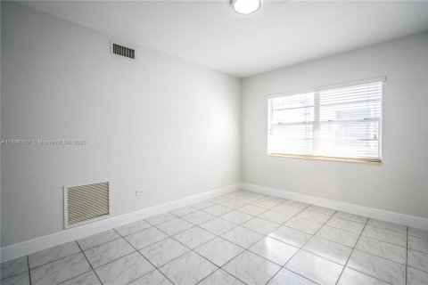 Apartment in Miami Beach, Florida 1 bedroom, 60.39 sq.m. № 1949741 - photo 10
