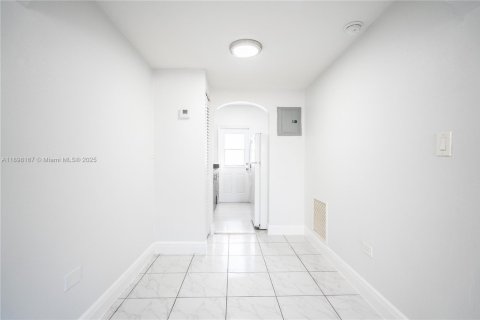 Apartment in Miami Beach, Florida 1 bedroom, 60.39 sq.m. № 1949741 - photo 6