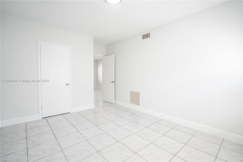 Apartment in Miami Beach, Florida 1 bedroom, 60.39 sq.m. № 1949741 - photo 11