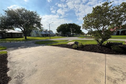 Villa ou maison à vendre à Clewiston, Floride: 3 chambres, 192.68 m2 № 2074953 - photo 26