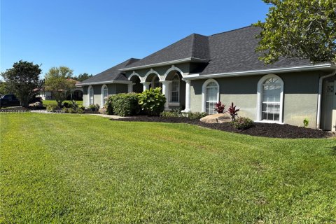Villa ou maison à Clewiston, Floride 3 chambres, 192.68 m2 № 2074953