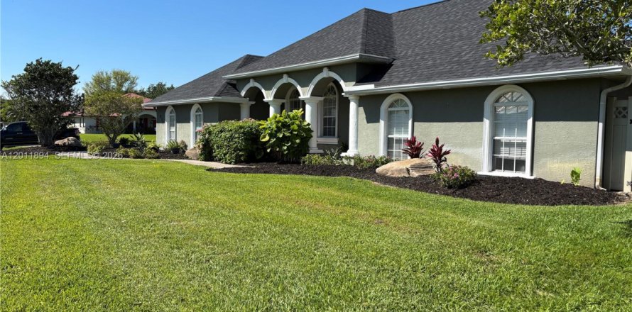 Villa ou maison à Clewiston, Floride 3 chambres, 192.68 m2 № 2074953