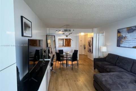 Condo in Miami, Florida, 1 bedroom № 2247841 - photo 8