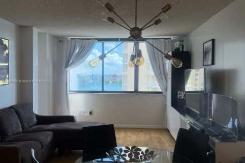 Condo in Miami, Florida, 1 bedroom № 2247841 - photo 4