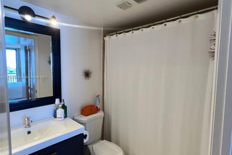 Condo in Miami, Florida, 1 bedroom № 2247841 - photo 25