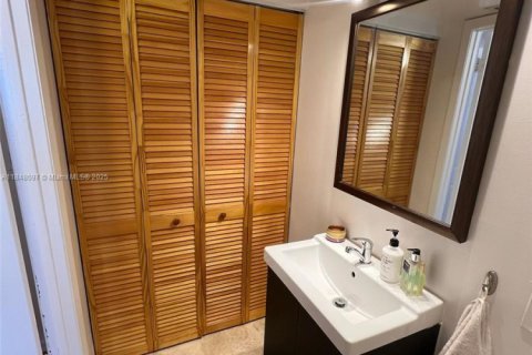 Condo in Miami, Florida, 1 bedroom № 2247841 - photo 15