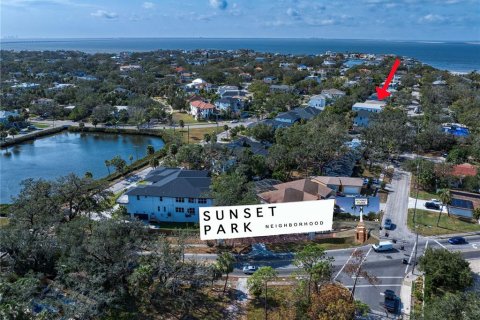 House in Tampa, Florida 3 bedrooms, 193.52 sq.m. № 1720866 - photo 8