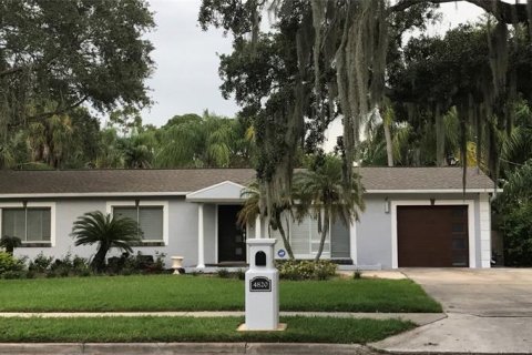 House in Tampa, Florida 3 bedrooms, 193.52 sq.m. № 1720866 - photo 1