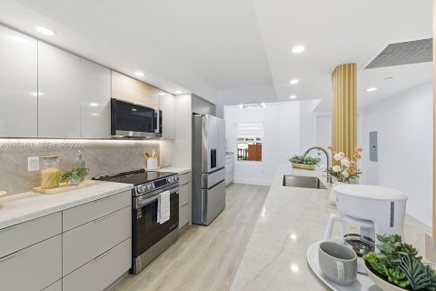 Купить кондоминиум в Пемброк-Пайнс, Флорида 2 спальни, 105.63м2, № 2010221 - фото 6