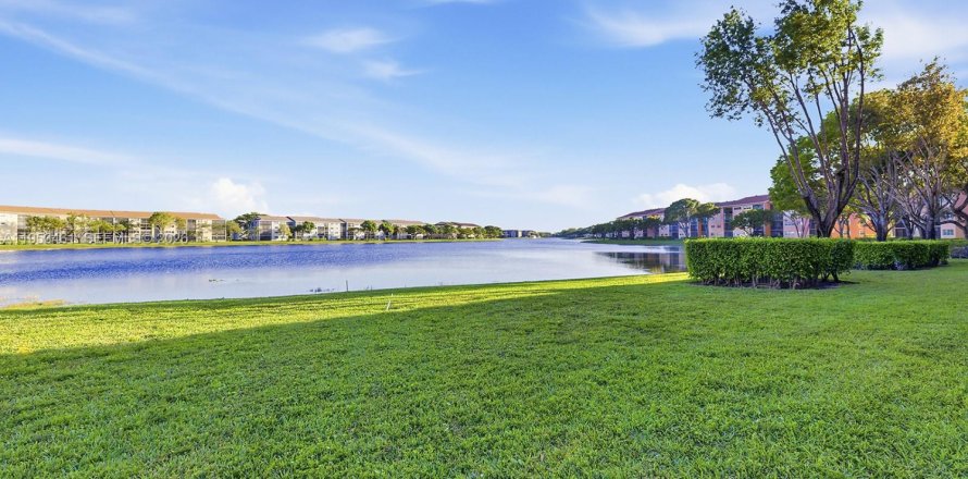 Кондоминиум с 2 спальнями в Пемброк-Пайнс, Флорида № 2010221