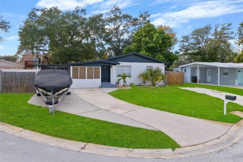 House in Pinellas Park, Florida 3 bedrooms, 136.66 sq.m. № 1877371 - photo 2