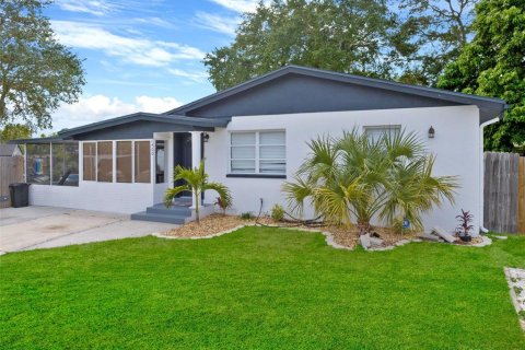 House in Pinellas Park, Florida 3 bedrooms, 136.66 sq.m. № 1877371 - photo 4