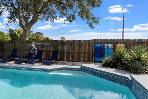 House in Pinellas Park, Florida 3 bedrooms, 136.66 sq.m. № 1877371 - photo 24