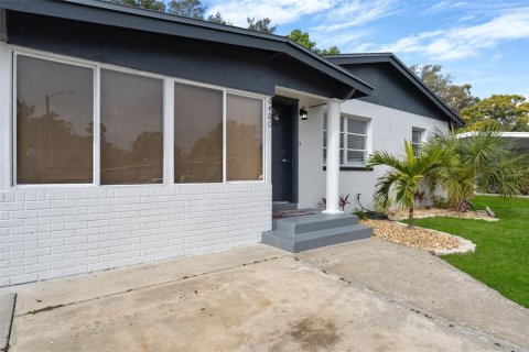 House in Pinellas Park, Florida 3 bedrooms, 136.66 sq.m. № 1877371 - photo 6