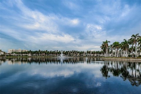 Condo in Saint Petersburg, Florida, 2 bedrooms  № 393892 - photo 26
