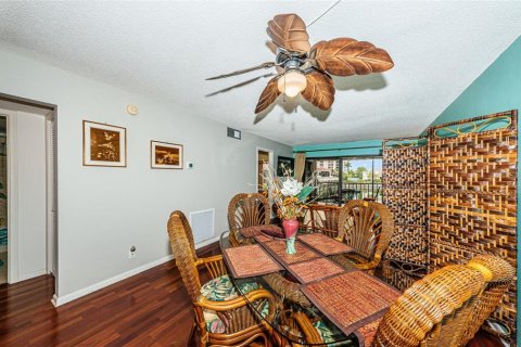 Condo in Saint Petersburg, Florida, 2 bedrooms  № 393892 - photo 3