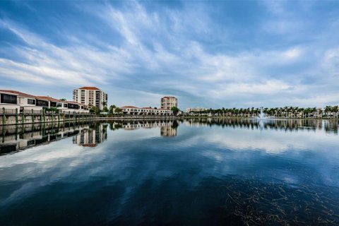 Condo in Saint Petersburg, Florida, 2 bedrooms  № 393892 - photo 25