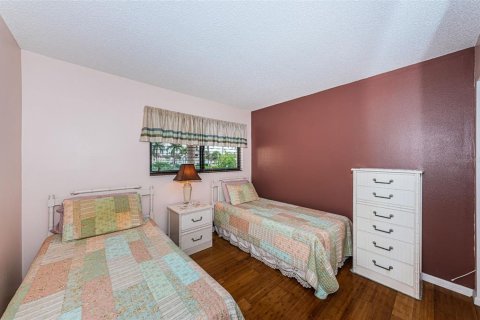 Condo in Saint Petersburg, Florida, 2 bedrooms  № 393892 - photo 21