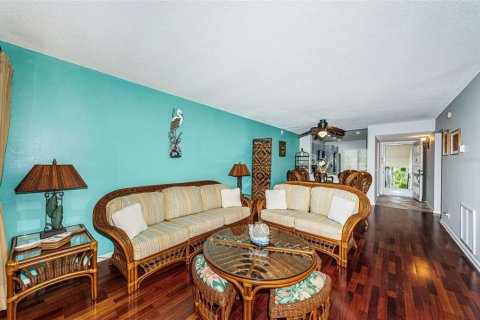 Condo in Saint Petersburg, Florida, 2 bedrooms  № 393892 - photo 6
