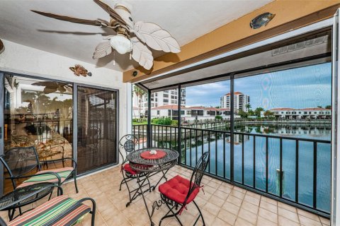 Condo in Saint Petersburg, Florida, 2 bedrooms  № 393892 - photo 16