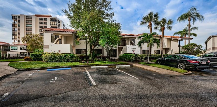 Condominio en Saint Petersburg, Florida, 2 dormitorios № 393892