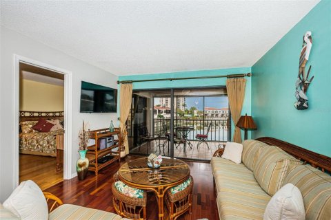Condo in Saint Petersburg, Florida, 2 bedrooms  № 393892 - photo 4
