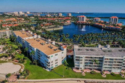 Condo in Saint Petersburg, Florida, 2 bedrooms  № 393892 - photo 28
