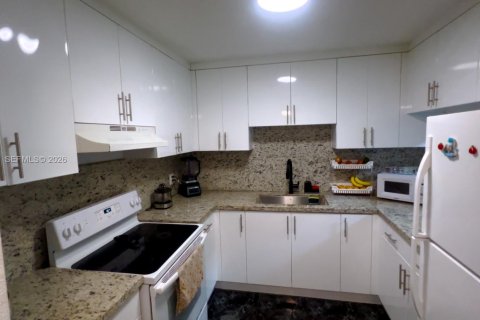 Кондоминиум с 1 спальней в Хайалиа, Флорида № 2060502