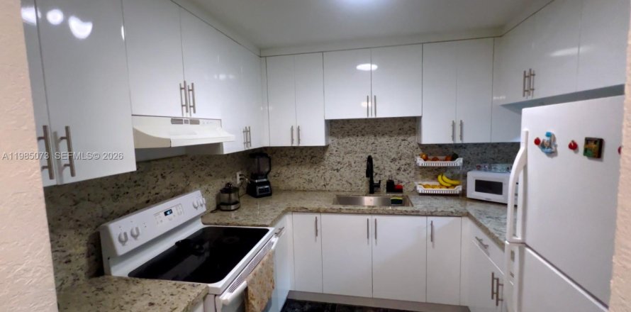 Кондоминиум с 1 спальней в Хайалиа, Флорида № 2060502