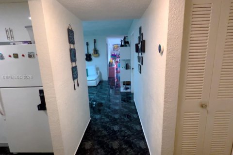 Купить кондоминиум в Хайалиа, Флорида 1 спальня, 76.18м2, № 2060502 - фото 3