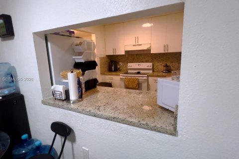 Купить кондоминиум в Хайалиа, Флорида 1 спальня, 76.18м2, № 2060502 - фото 2