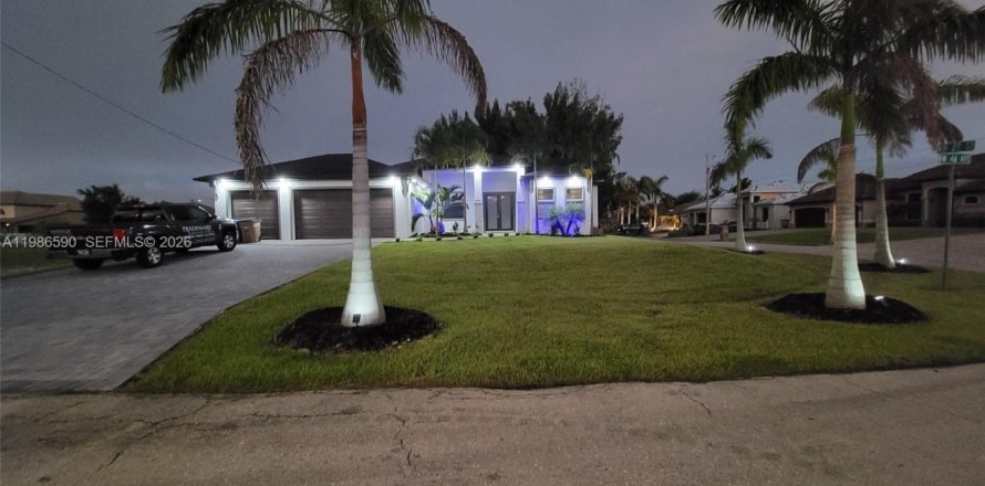 Casa en Cape Coral, Florida 3 dormitorios, 181.16 m2 № 2044899
