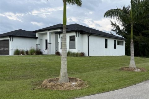 Casa en venta en Cape Coral, Florida, 3 dormitorios, 181.16 m2 № 2044899 - foto 4