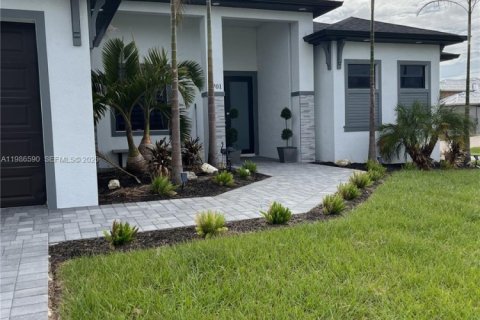 Casa en venta en Cape Coral, Florida, 3 dormitorios, 181.16 m2 № 2044899 - foto 2