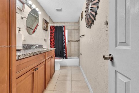 Propiedad comercial en venta en Coral Springs, Florida, 224.36 m2 № 2076417 - foto 16