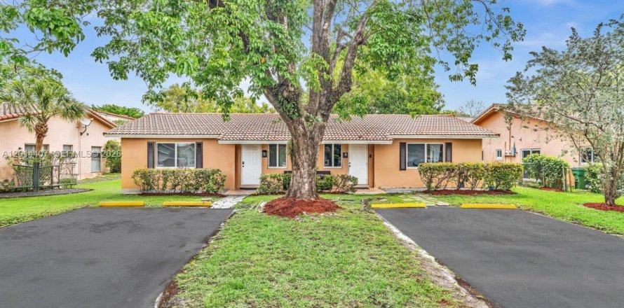 Propiedad comercial en Coral Springs, Florida 224.36 m2 № 2076417